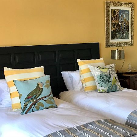 Bed and Breakfast Five Sisters Ист-Лондон Экстерьер фото
