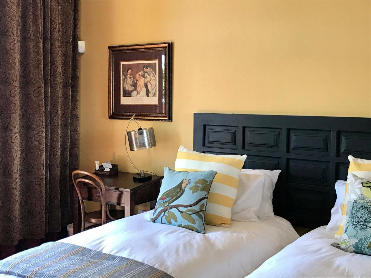 Bed and Breakfast Five Sisters Ист-Лондон Экстерьер фото